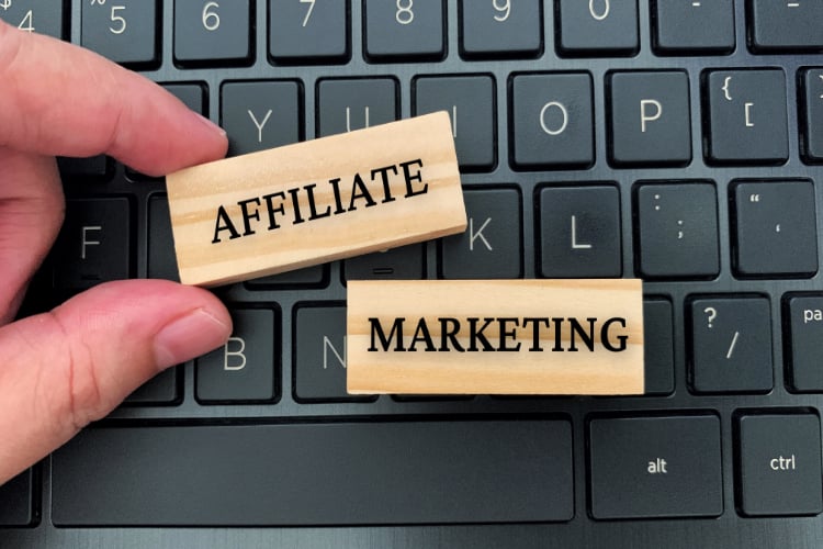Affiliate Links Made Me Over $200,000 in 2024… Here’s How