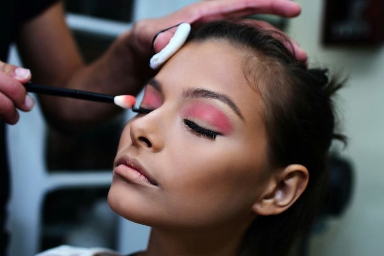 47 Best YouTube Makeup Video Ideas for 2024 (ULTIMATE List)