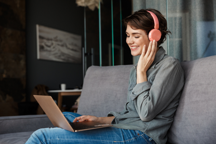 15 Podcast Studio Room and Background Design Ideas to Steal